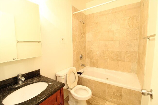 Building Photo - 4347 N Sawyer Ave