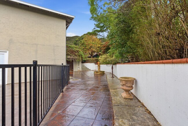 Building Photo - Exceptional Home in the Back of the Valley, Pacifica