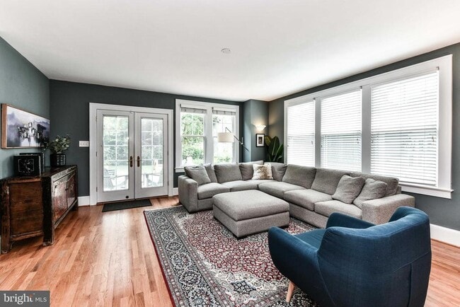 Building Photo - 904 Park Ave