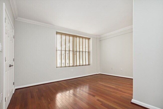 Building Photo - Logan Circle! Available Now! High End // 2...