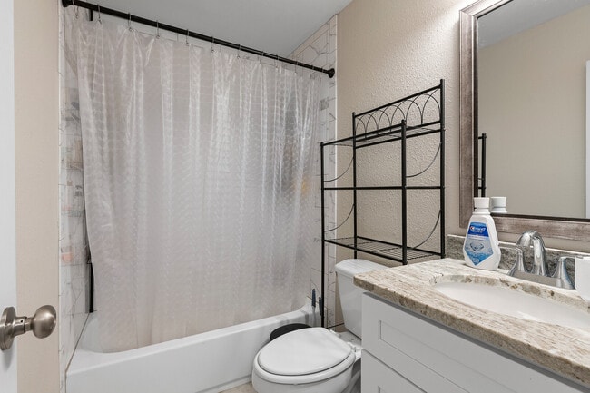 Building Photo - 222 Belray Dr