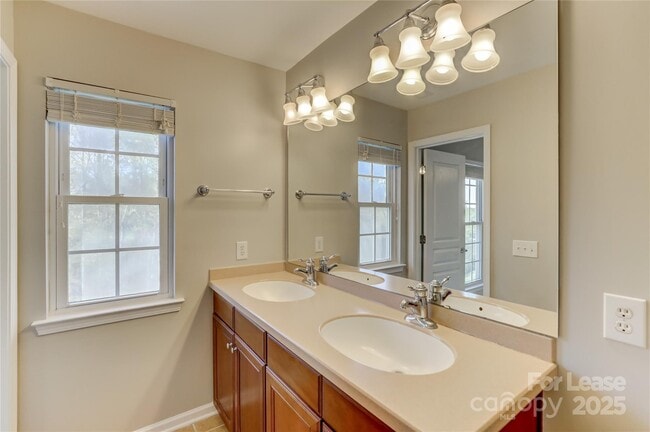 Building Photo - 562 6th Baxter Crossing