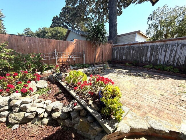 Building Photo - Charming Monterey Home in Quiet Neighborho...
