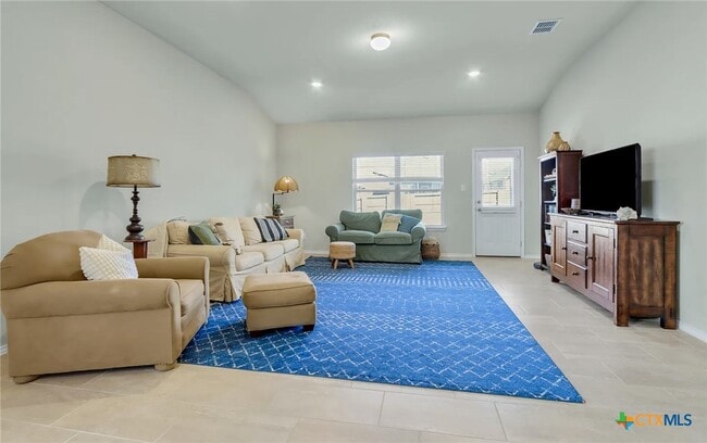 Building Photo - 1642 Ranch House