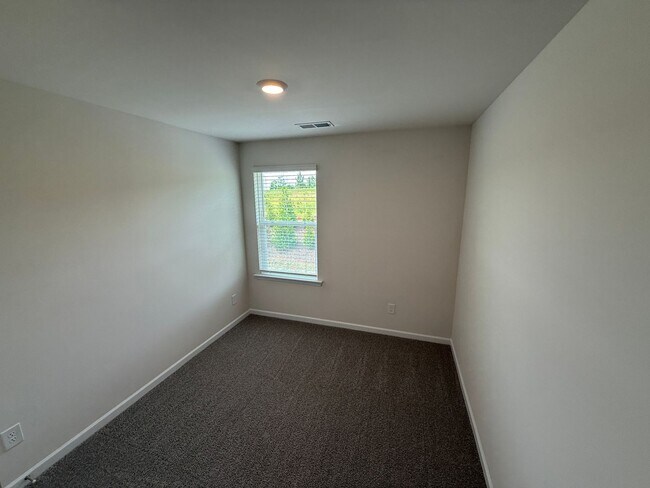 Building Photo - Brand New home in York!