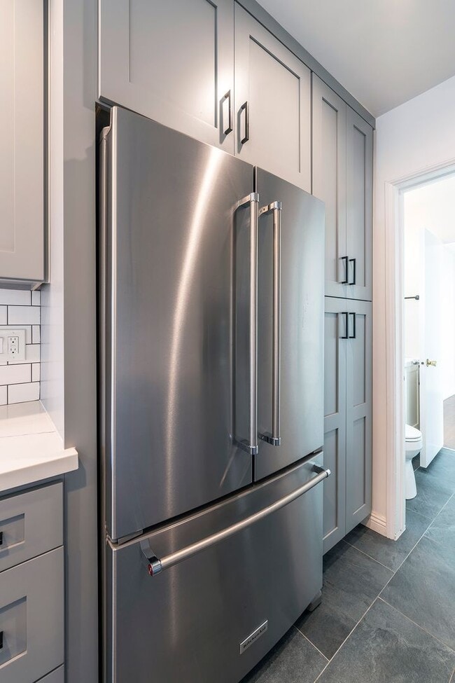 Building Photo - Beautiful Hawthorne Rental In Hollyglen!