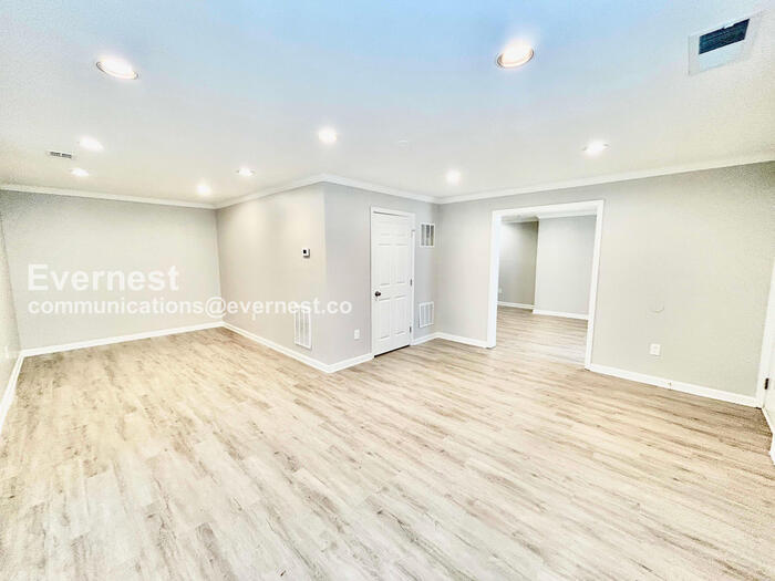 Building Photo - 655 S Preston Ct