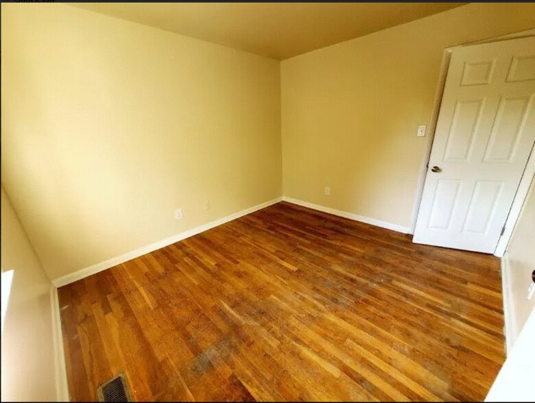 Building Photo - 1708 Carlisle Ave