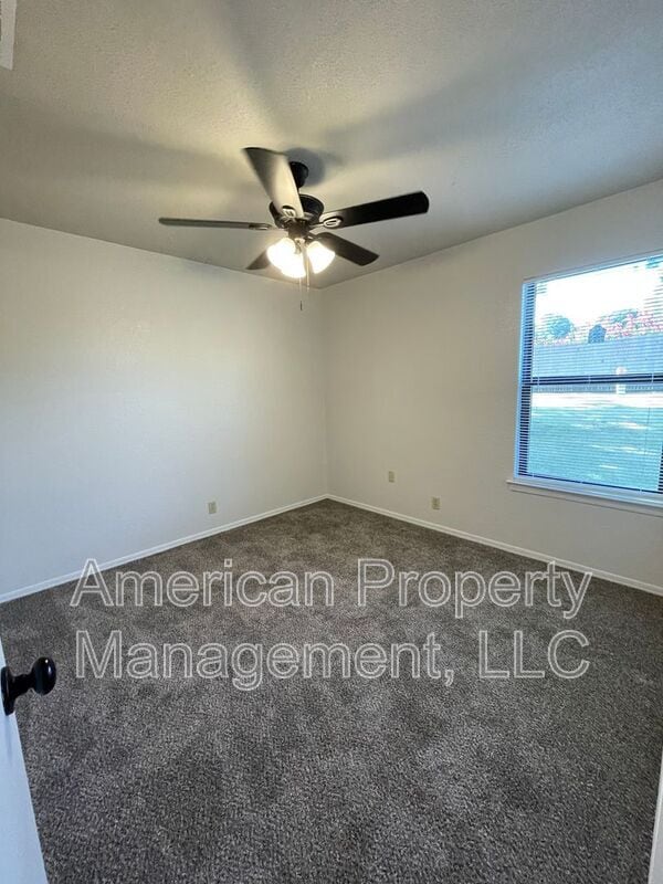 Building Photo - 13142 E 44th St