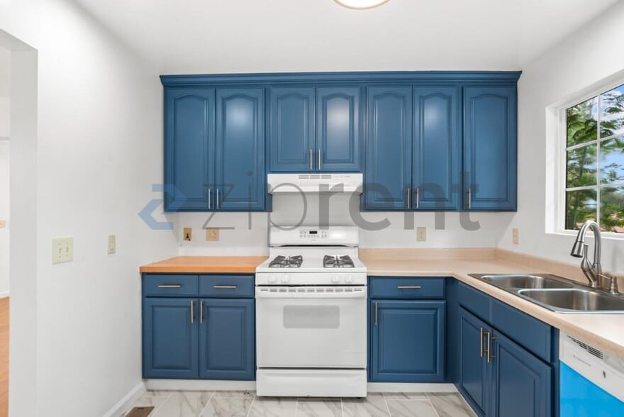 Building Photo - Unit