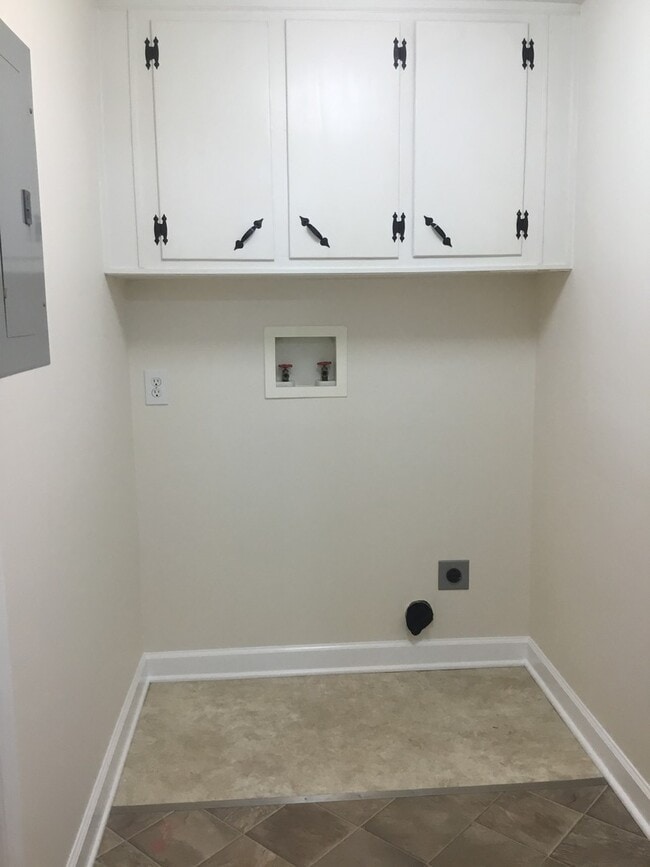 Building Photo - 2 Bedroom 1 Bathroom House minutes from Lige Street Park & Carroll Park!