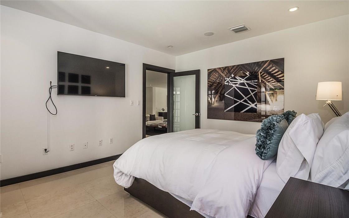 Building Photo - 3020 Brickell Ave