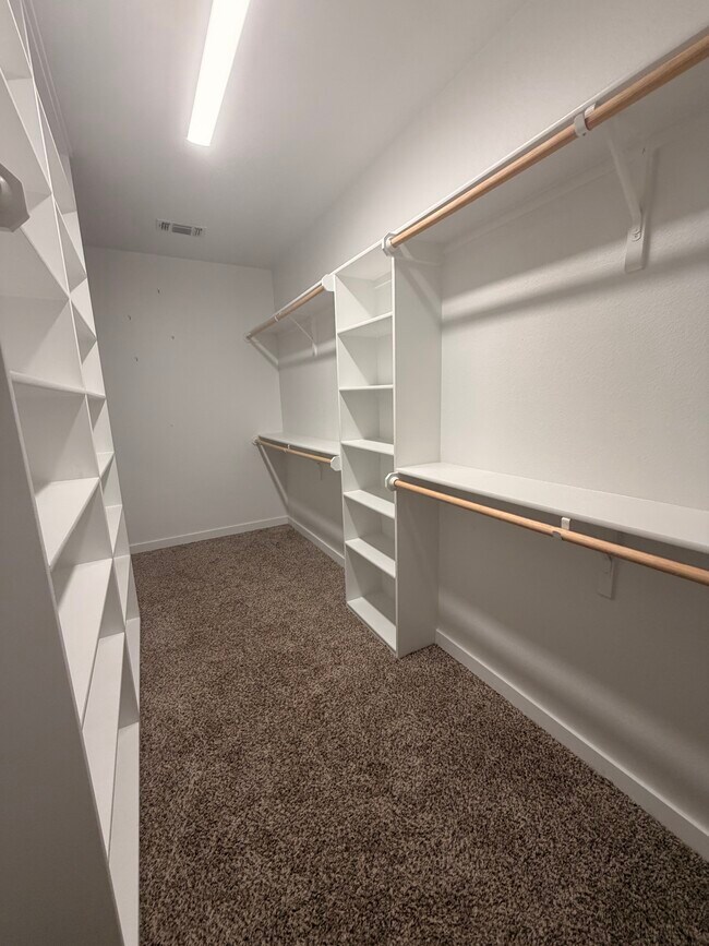 Building Photo - 1206 Burgandy Dr