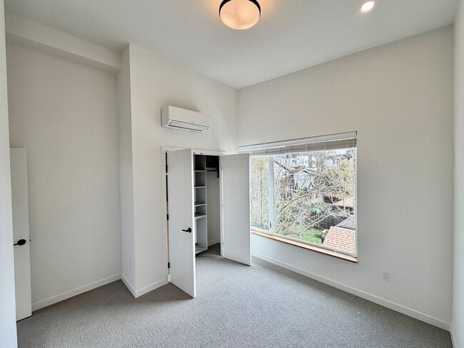 Building Photo - Modern 3-Level Townhome (2020) with Private Garage, Roof Deck & A/C