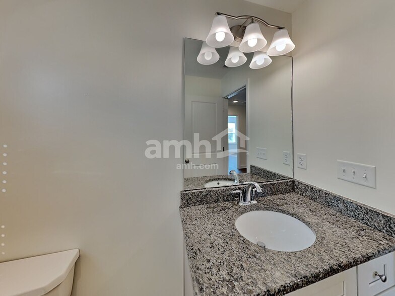 Building Photo - 3102 Creek Village Ln