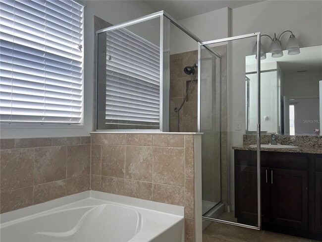 Building Photo - 4552 SW 65th Pl