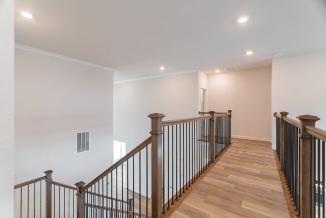 Building Photo - 11 Mariposa Wds Dr