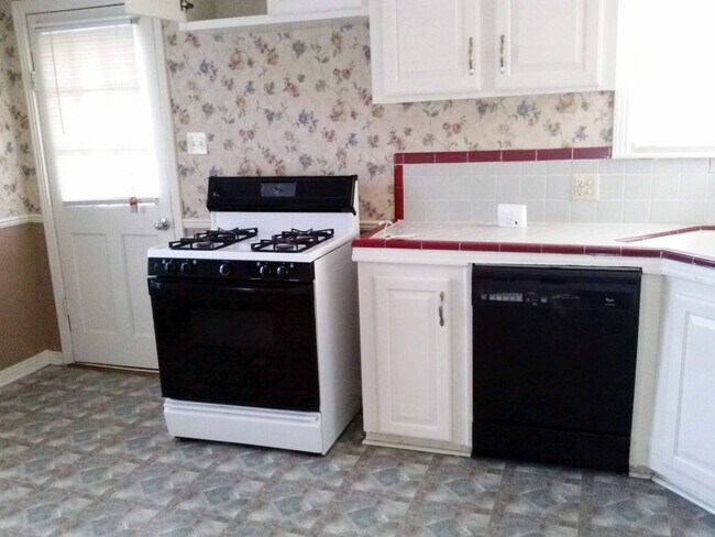 Kitchen - 3800 El Campo Ave