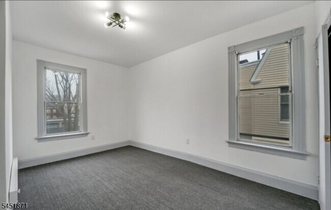 Building Photo - 227 Snyder St