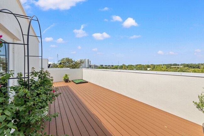 Building Photo - 320 15th St N