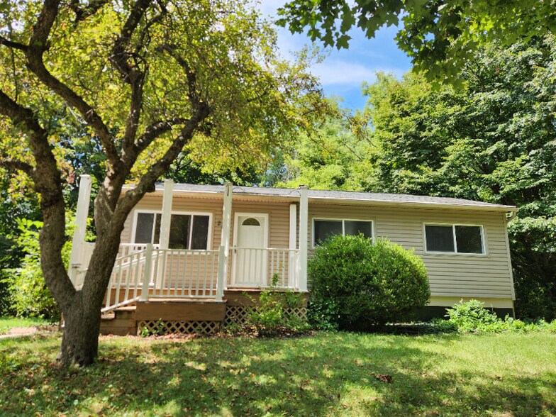 Building Photo - 285 Brookside Dr