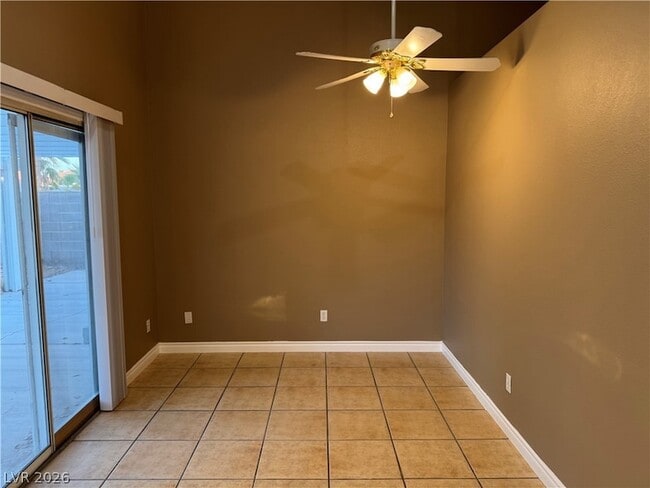 Building Photo - 3736 Rose Canyon Dr