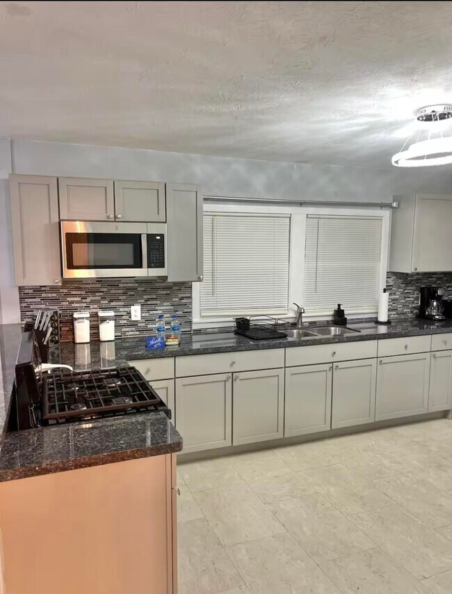 Building Photo - 1908 N 16th St