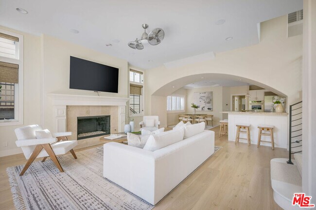 Building Photo - 707 Jasmine Ave