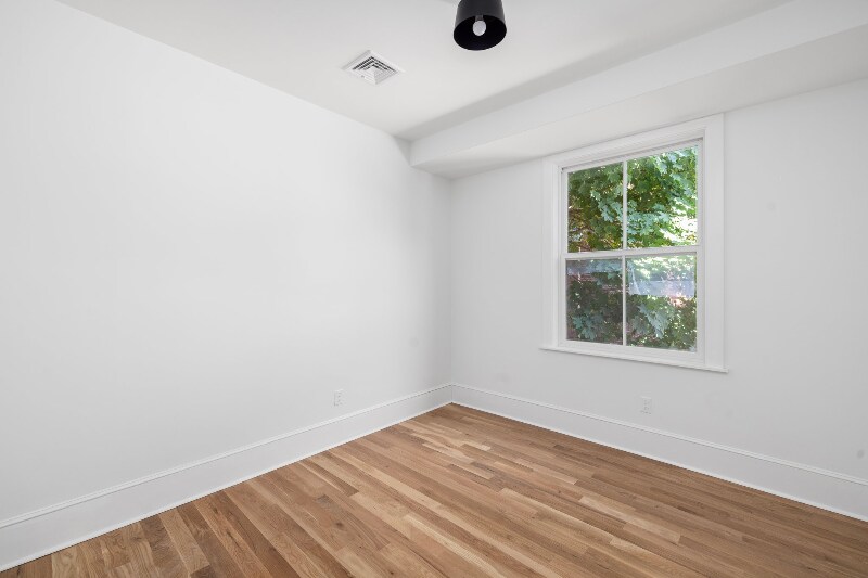 Building Photo - 293 Governor St