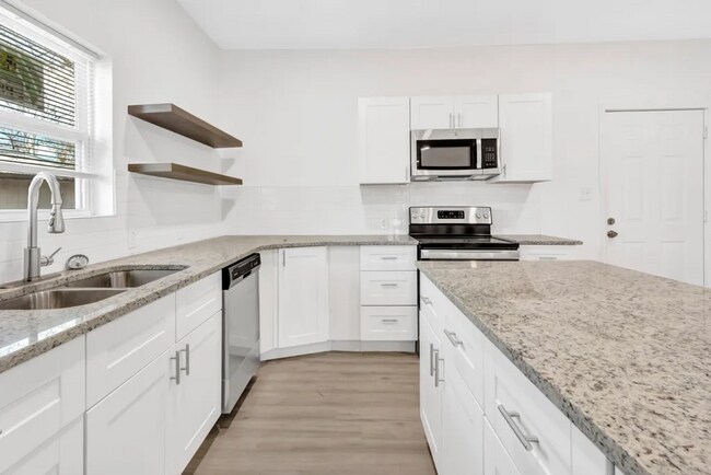 Building Photo - 2105 Walnut St