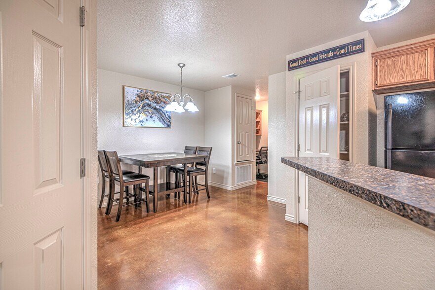Building Photo - 1607 Powder River Dr APT B