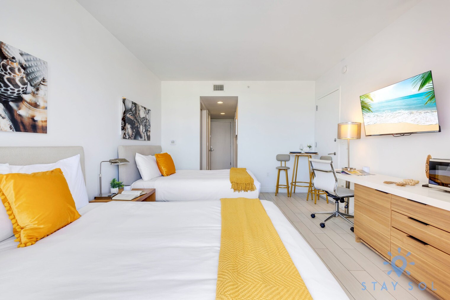 Building Photo - 2602 E Hallandale Beach Blvd