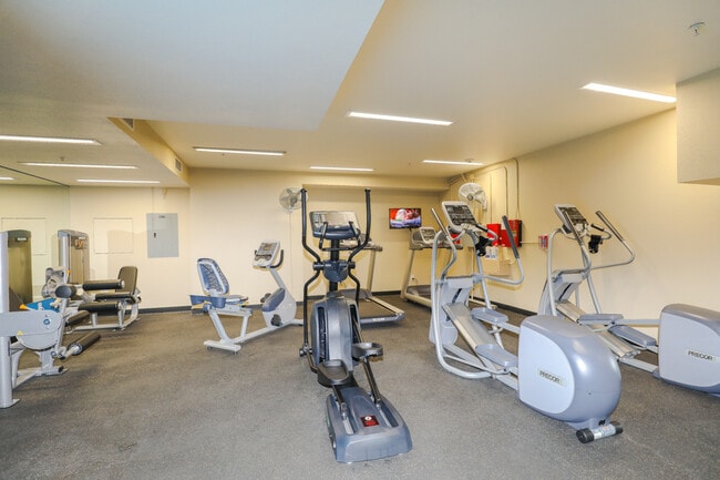 Building Photo - 450 J St