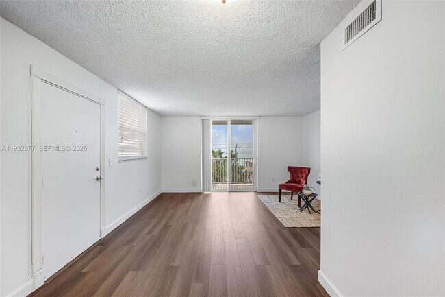 Building Photo - 1801 S Treasure Dr