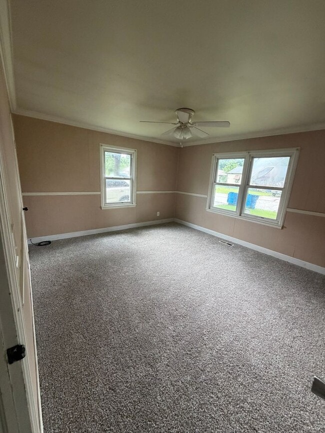 Building Photo - 3 Bed 1.5 Bath Home For Rent