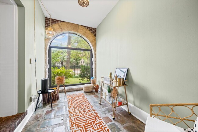 Building Photo - 1116 Poplar Ave