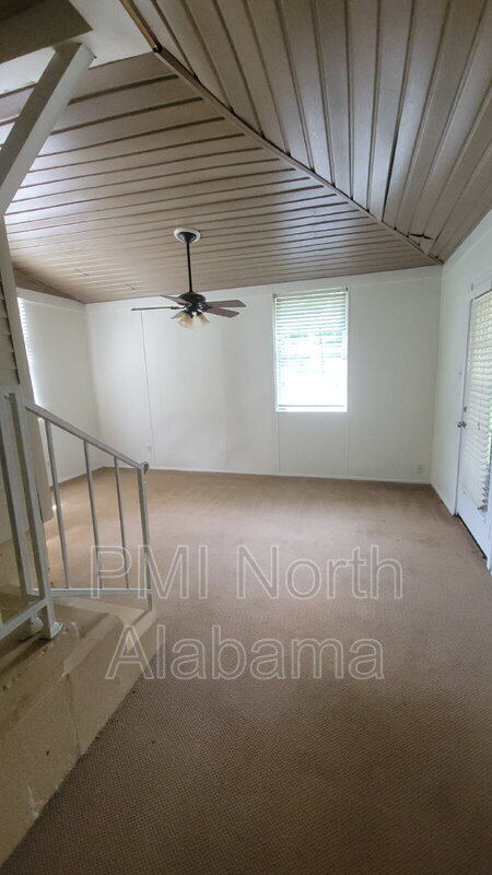 Building Photo - 2114 Bide a Wee Dr NE