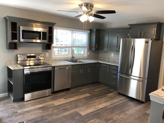 Primary Photo - Beautiful Remodeled Ranch Home on 1/2 Acre...