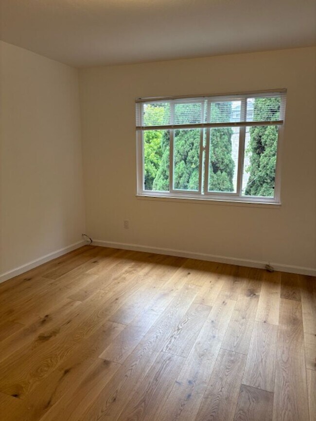 Building Photo - Beautiful Remodeled Berkeley 3 Bedroom Dup...