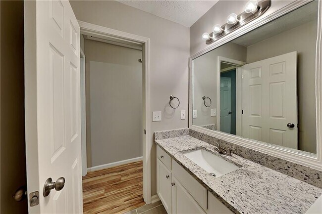 Building Photo - 263 Buckingham Dr
