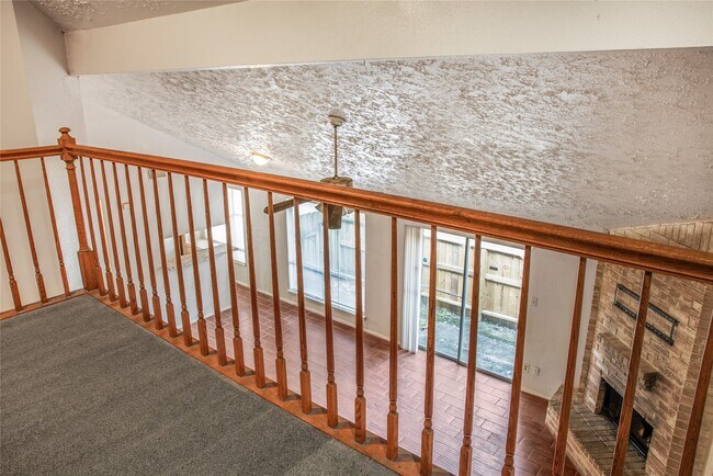 Building Photo - 10025 Rosbrook Dr