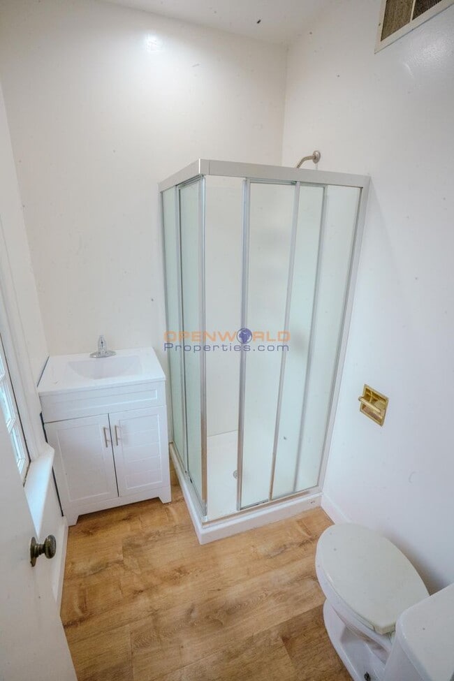 Building Photo - 107 Bridgeway