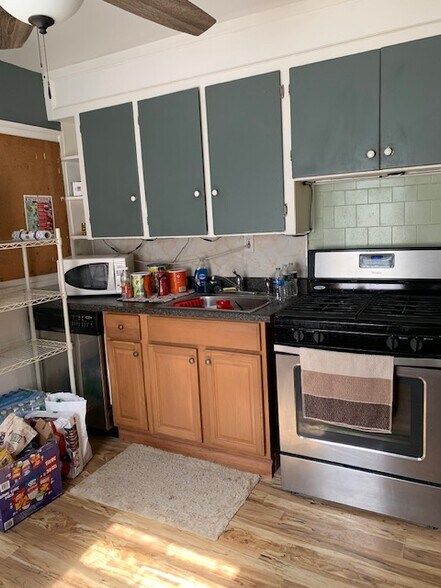 Building Photo - 610 Main St