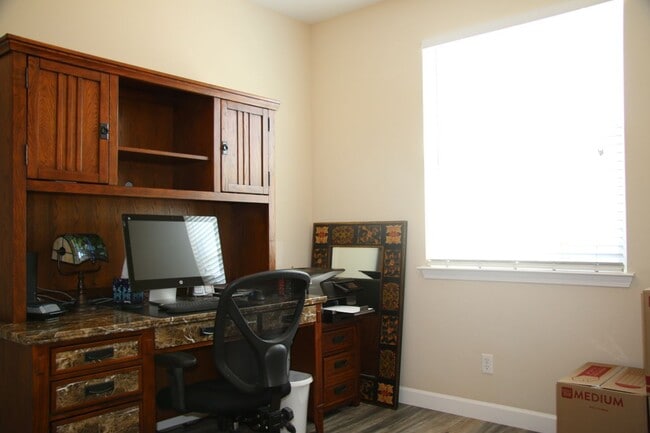 Building Photo - 3591 Sacramento Dr