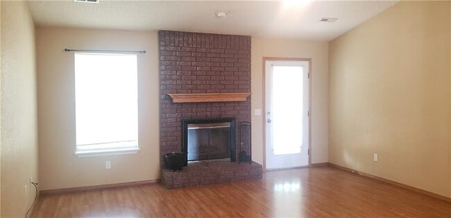 Building Photo - 1301 SE 21st St