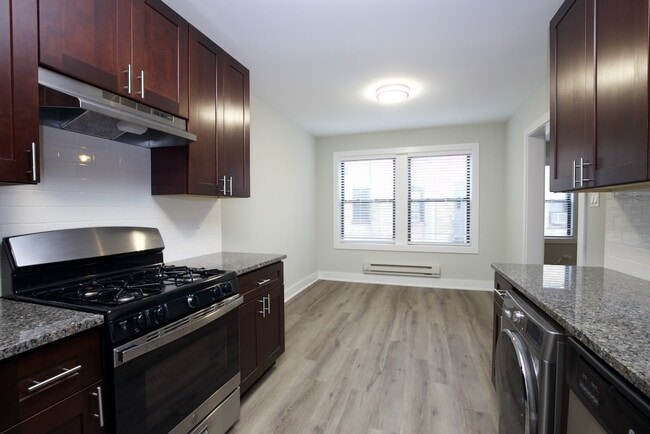 Building Photo - 725 St Johns Ave