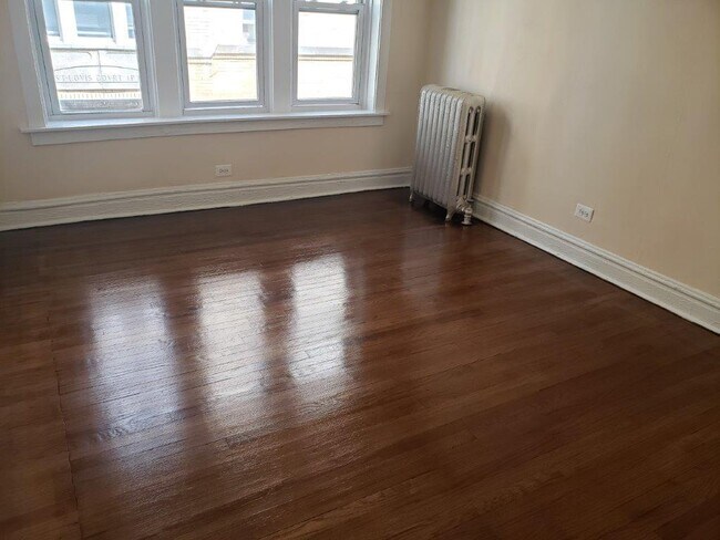 Building Photo - 4414 N St Louis Ave