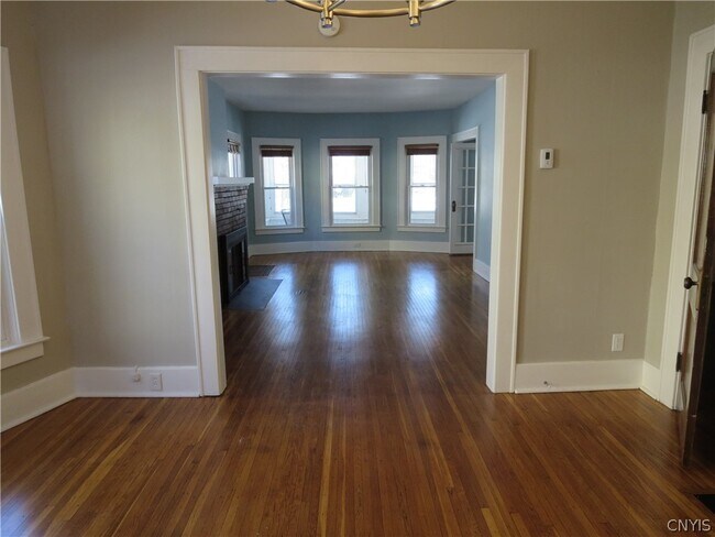 Building Photo - 126 Shotwell Park