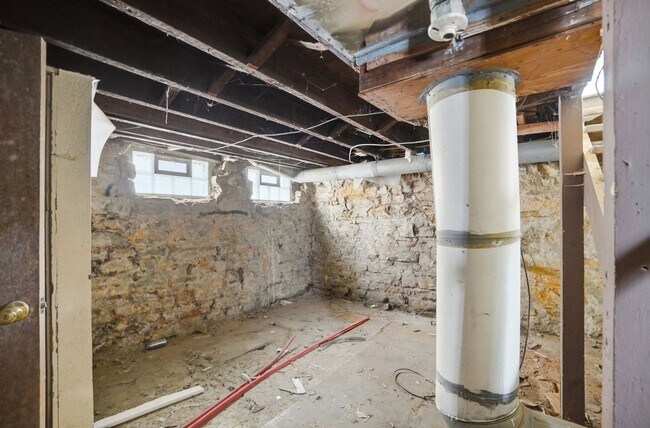 Building Photo - 44 5 Oaks Ave