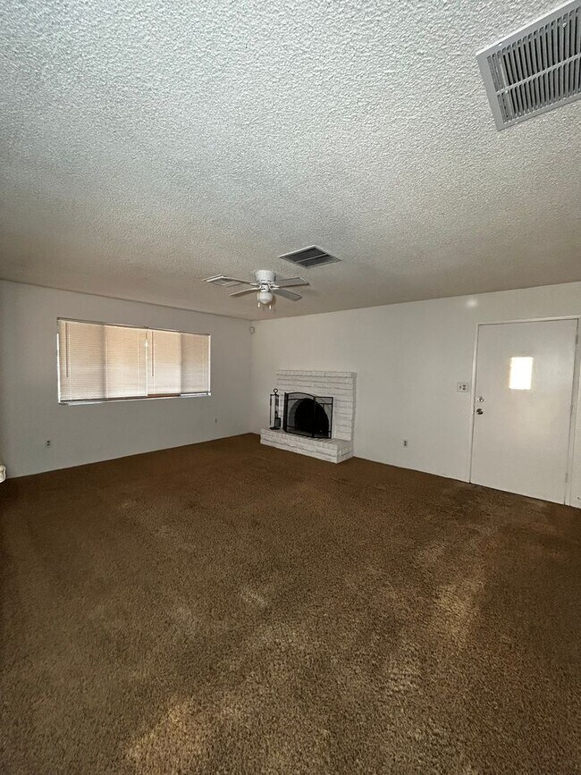 Building Photo - 3 Bedroom Home with Solar and 2-Car Garage